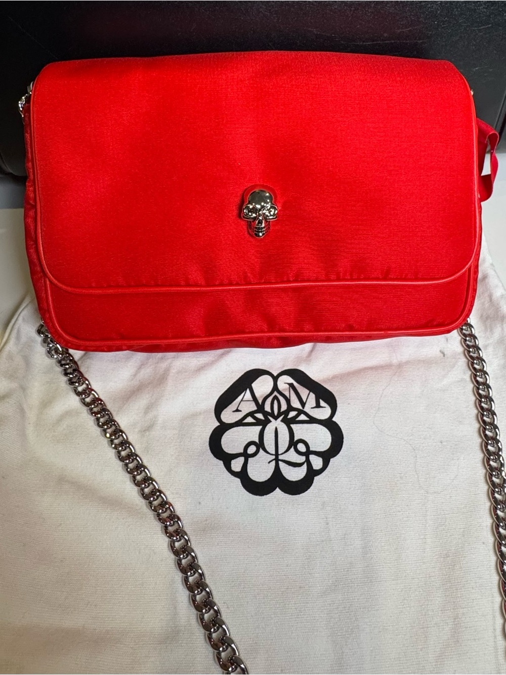 ALEXANDER MCQUEEN Red Skull-Accent Crossbody Bag with Silver Chain